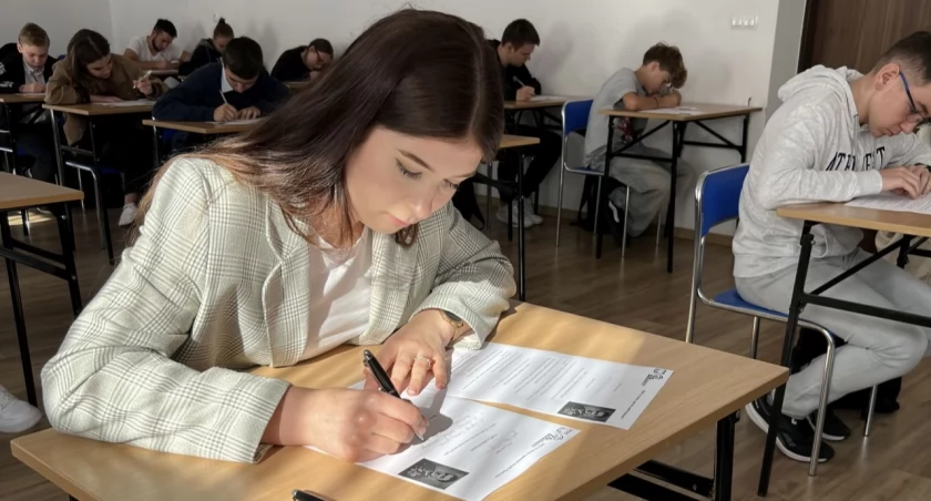 Lubaczowscy uczniowie pielęgnują pamięć o generale