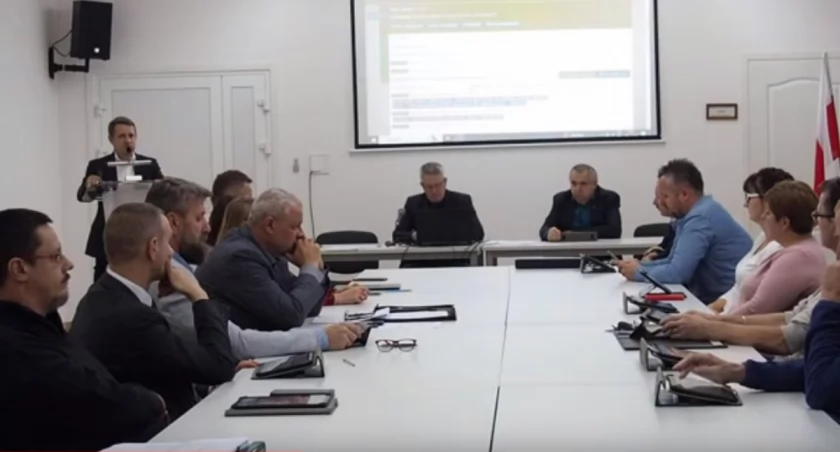 Pensja wójta gminy i diety radnych w górę