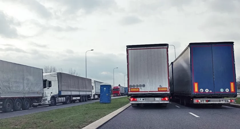 Rolnicy dołączą do transportowców. Końca kolejek nie widać