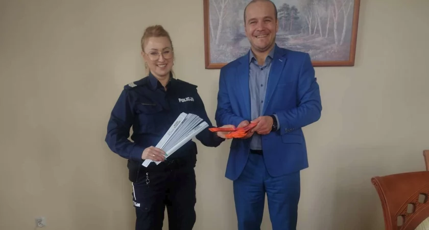 Odblaski mogą uratować życie. Wspólna akcja przemyskiego WORD-u i policji