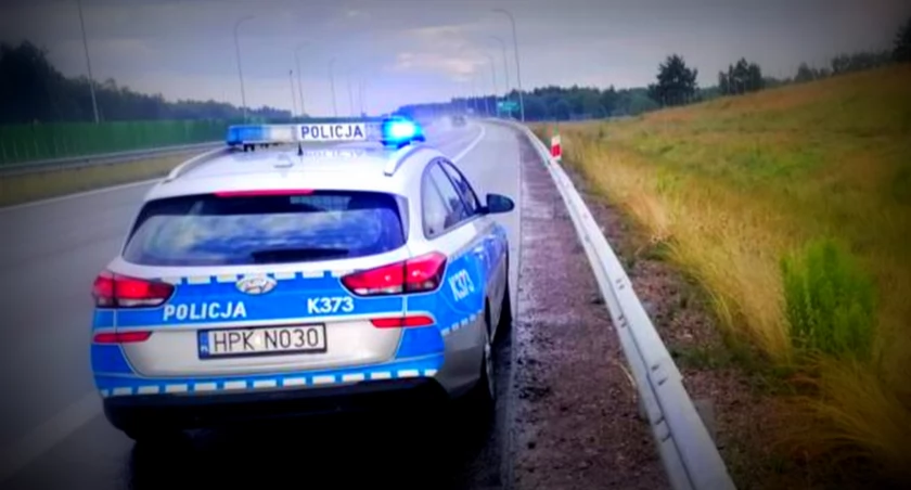 Pijany mężczyzna szedł ruchliwą drogą ekspresową. Prowadził rower