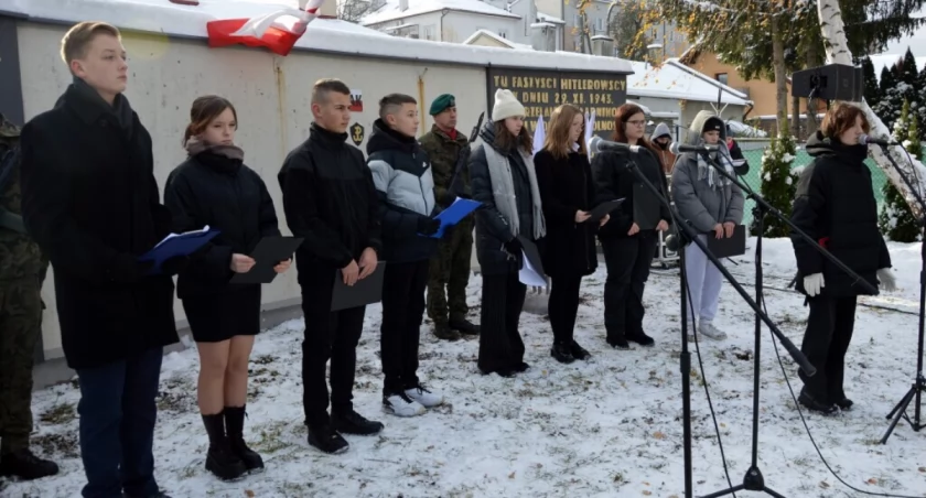 „Piętnastka” wciąż pamięta. Uroczystości pod miejscem straceń [ZDJĘCIA]