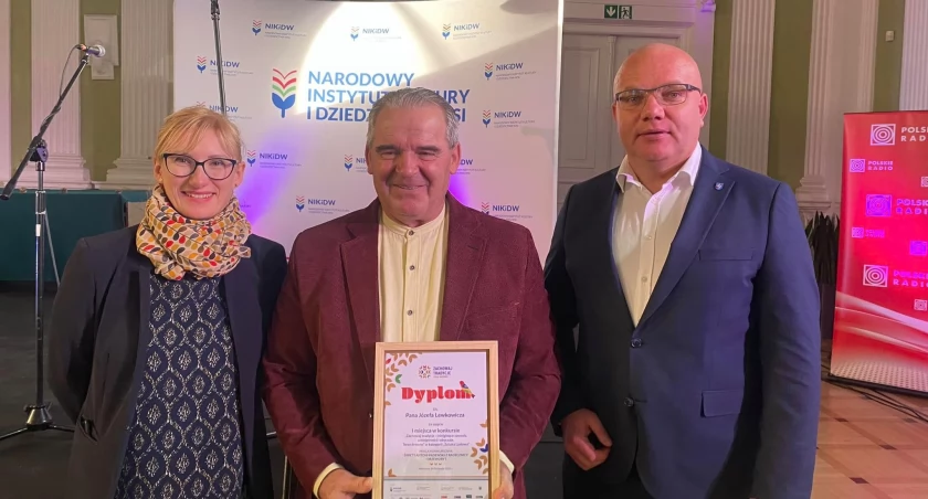 Lokalny artysta rzeźbiarz i społecznik doceniony w stolicy