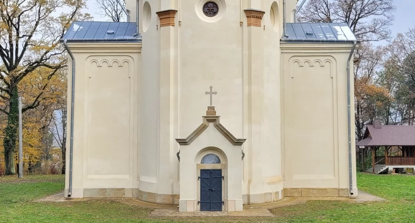 Słynny „kościół w lesie” odzyskał dawny blask [ZDJĘCIA]