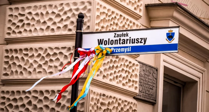 Wreszcie jest! Zaułek Wolontariuszy [ZDJĘCIA]/Нарешті це сталося! Провулок Волонтерів