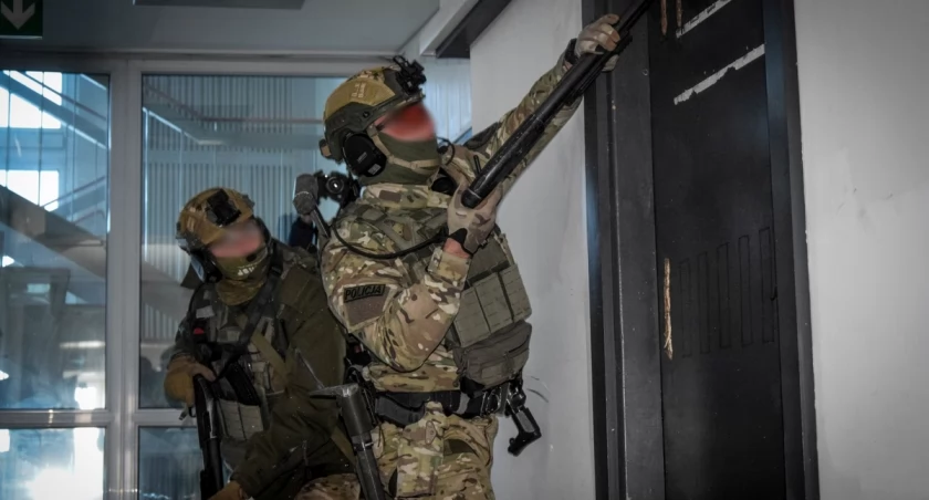 Kontrterroryści szturmowali rzeszowski wieżowiec