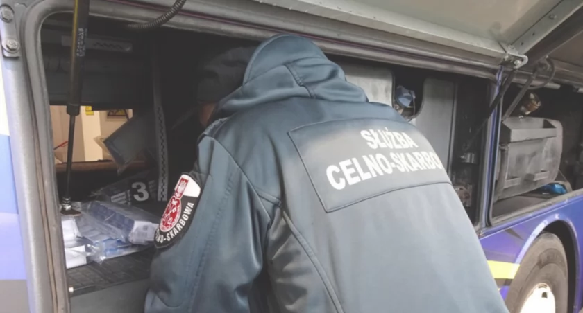 Krościenko: Autobusowe skrytki pełne papierosów 