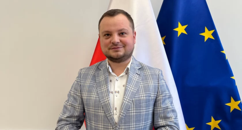  – Nigdy, przenigdy się nie poddawaj! Rozmowa z Grzegorzem Gągolą, burmistrzem Birczy. 