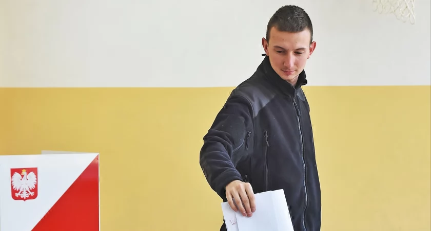 Zbliżają się wybory samorządowe. Jak zagłosować poza miejscem zameldowania?