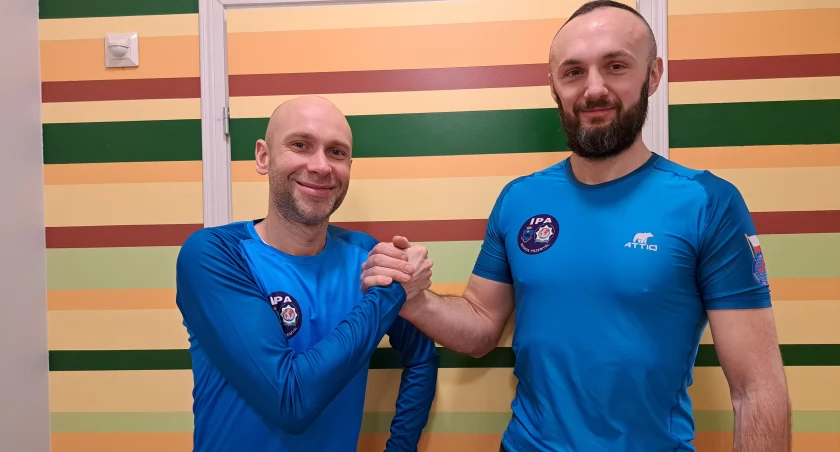 W biegu, na dwóch kółkach i na szlaku. Sportową pasję łączą ze służbą w mundurze