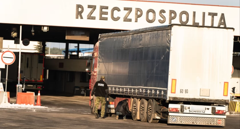Przewoził niebezpieczne materiały. Miał fałszywe zaświadczenia 