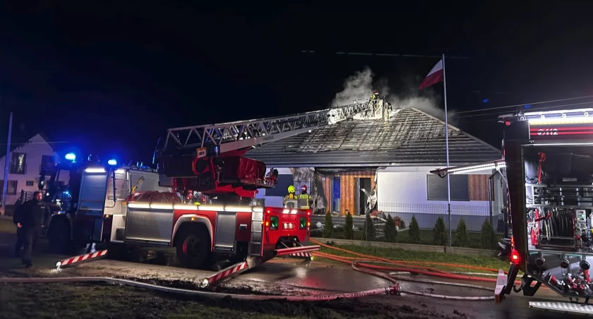 Ogień pojawił się znienacka i strawił część domu. Przyjaciele chcą wesprzeć Bartka w remoncie