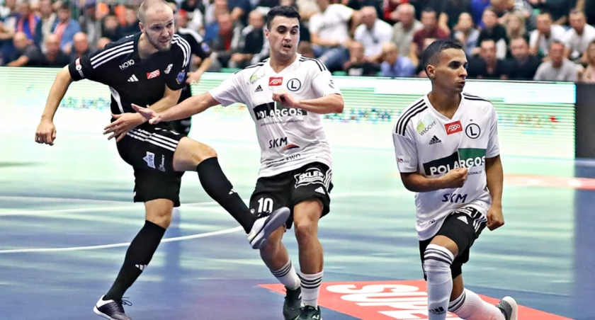 Partia pokera Eurobusu. Legia Futsal na kolanach!