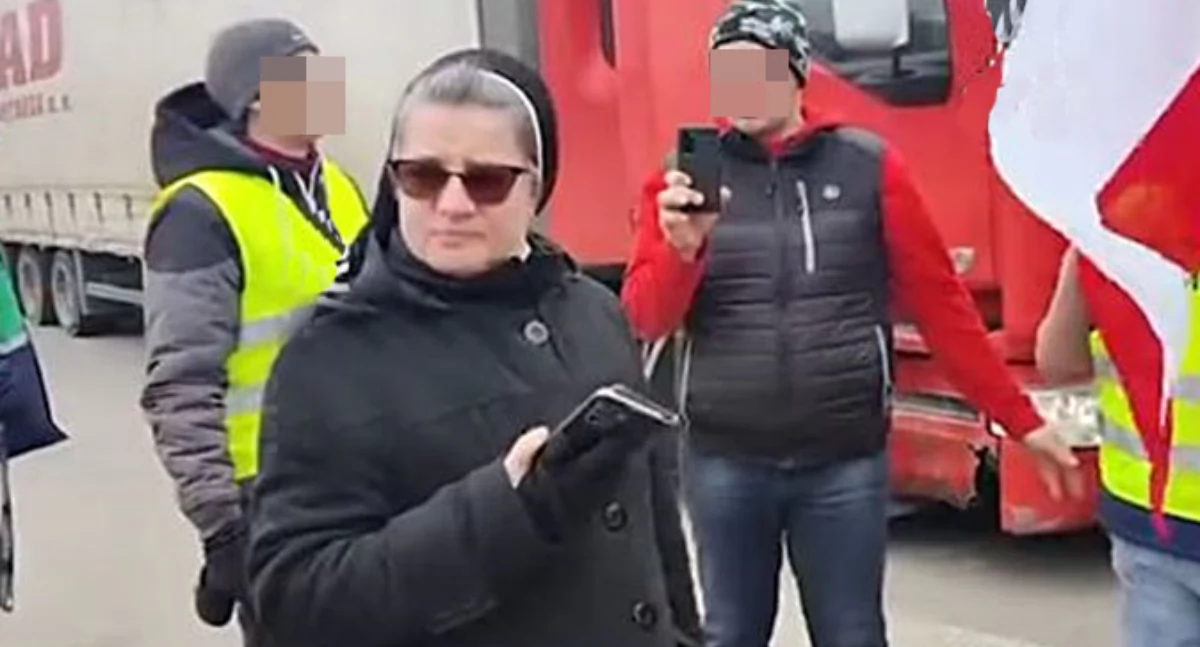 Wyzywali, krzyczeli, filmowali siostrę zakonną/Ображали, кричали і знімали на відео монахиню