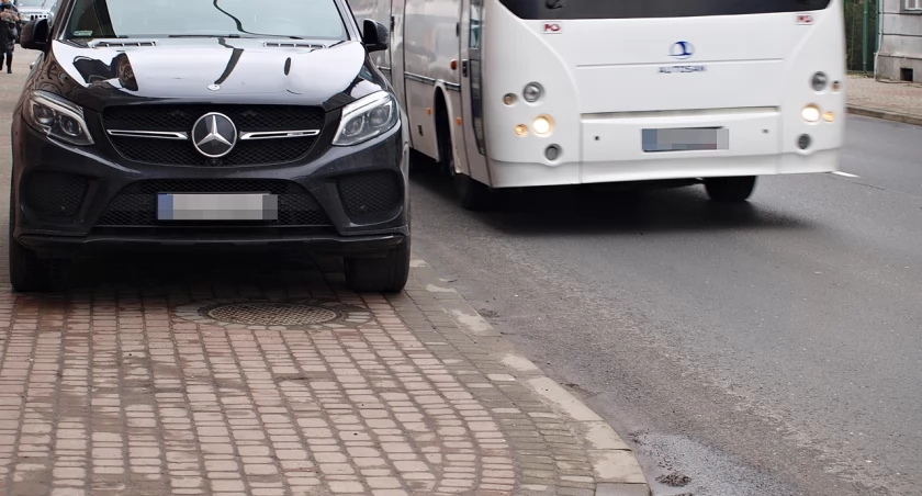 Wybory potrafią czynić cuda. Będą słupki na Słowackiego! [ZDJĘCIA]