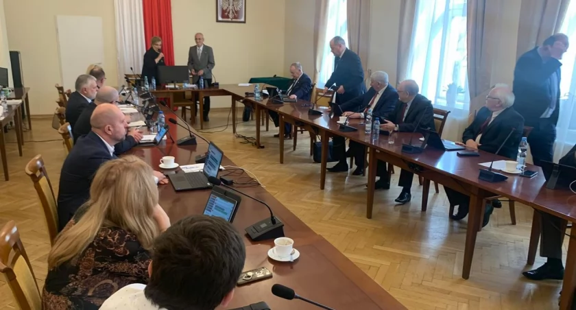 Wiadomo, kto pokieruje pracą rady powiatu. Decyzja nie przyszła łatwo