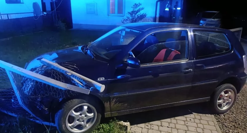 Uderzył w ogrodzenie. Miał prawie 3,2 promila