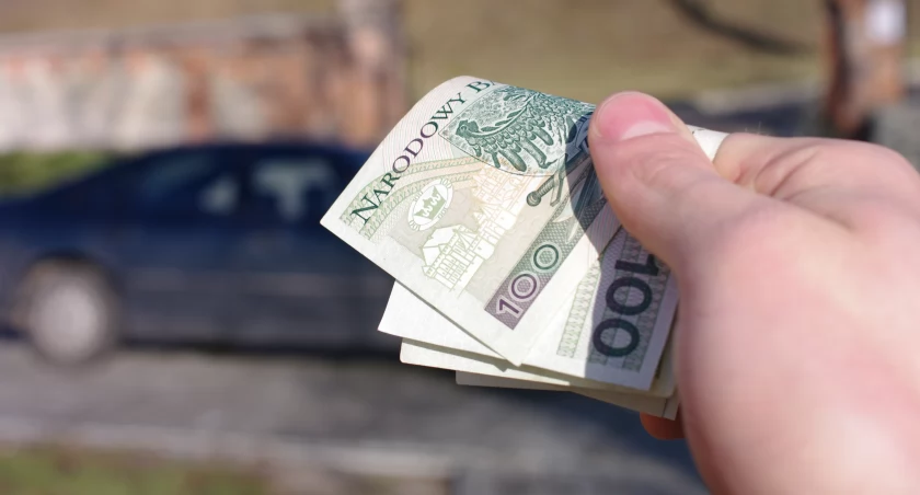 Miał zarobić na sprzedaży opon, stracił ponad 8 tys. zł