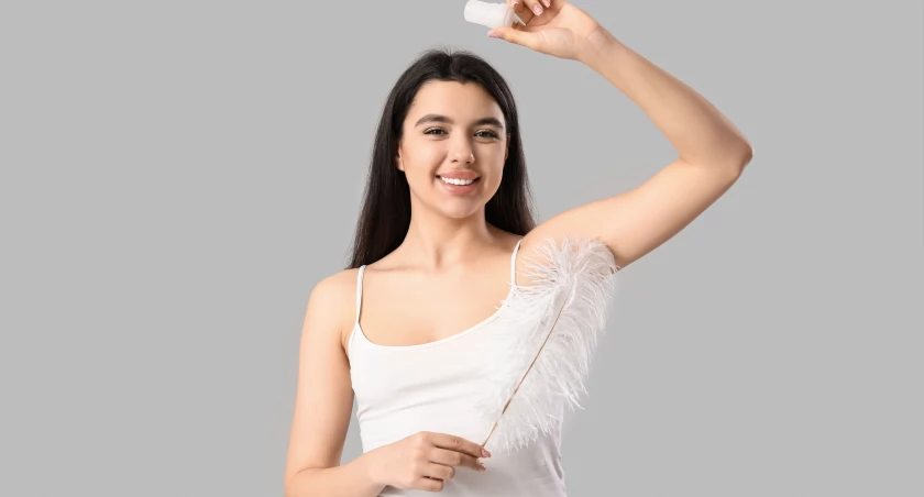 Antyperspirant dla wrażliwca. Jakich składników szukać w składzie, a jakich unikać?