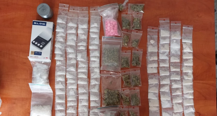 21-latek odpowie za posiadanie znacznych ilości narkotyków