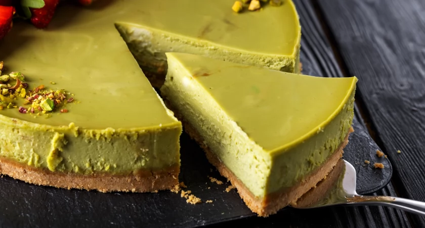 Sernik pistacjowy bez pieczenia