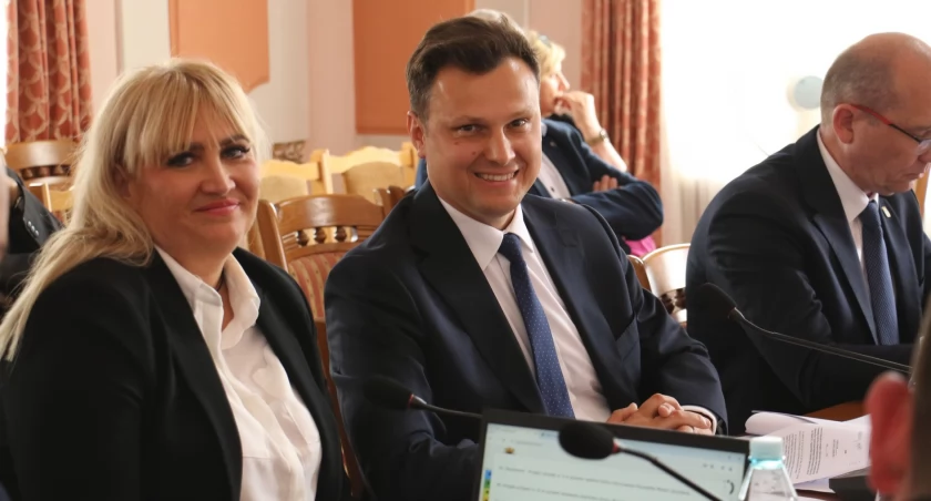 Burmistrz Jarosławia Marcin Nazarewicz zarobi ponad 3,5 tys. zł mniej niż poprzednik. Sam tak chciał