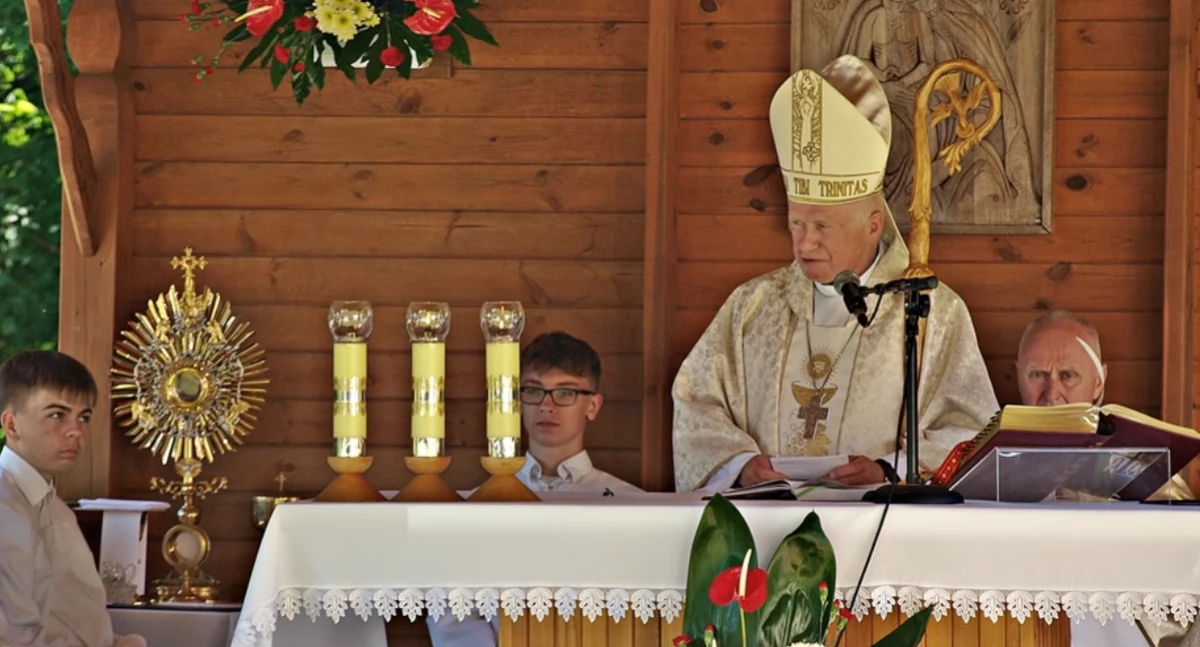 625-lecie parafii w Kosienicach. Wyjątkowa eucharystia w „kościele w lesie” [ZDJĘCIA]
