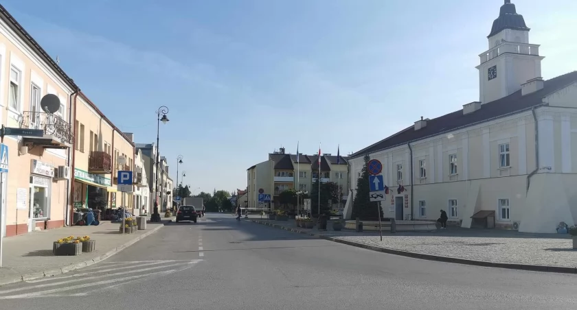 Uwolnić parkingi. Sieniawski urząd zadba o miejsca parkingowe dla petentów