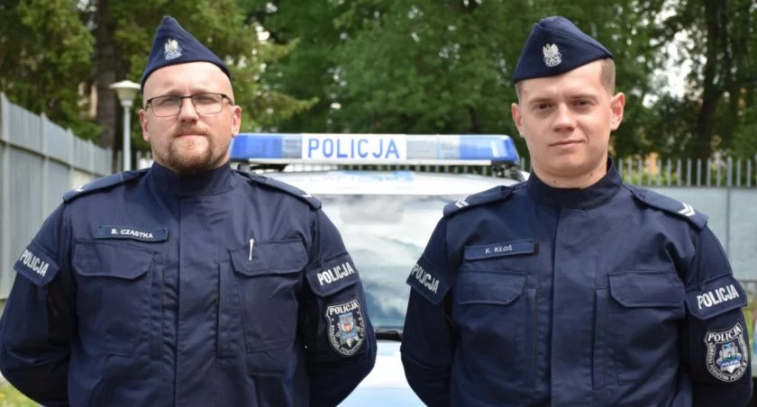 Znaleźli się w odpowiednim miejscu, w odpowiednim czasie. Seniorce zapalił się pojazd 