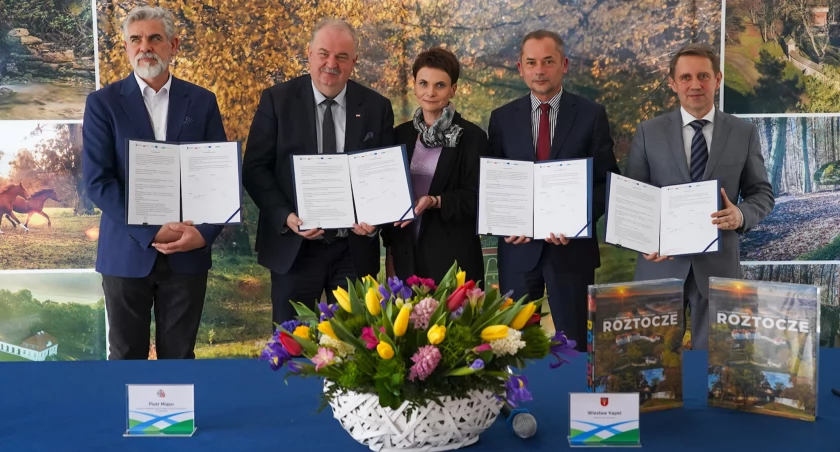 Imponujący park wodny i Ciemne Niebo na Roztoczu