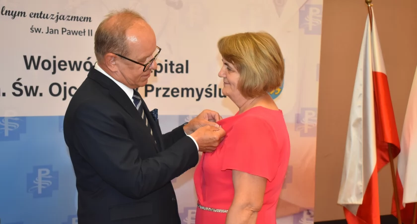 Zasłużeni pracownicy szpitala odznaczeni. Za trud i wielkie serce 