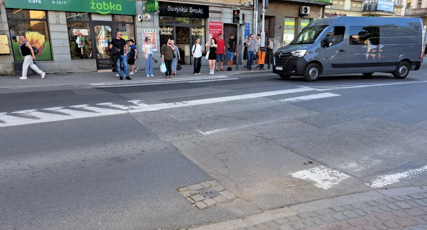 Pomalują starte linie i pasy na jezdniach, ale na całość nie starczy