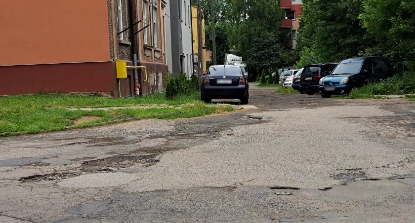 Ulica Dekerta zapomniana przez władze miasta?