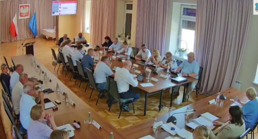 Nowe stawki za przedszkole i wyższe progi dochodowe uprawniające do mieszkań socjalnych