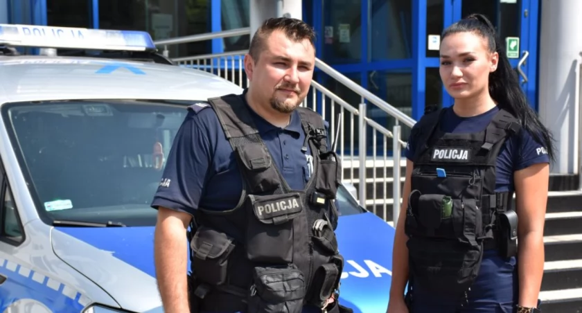 Seniorka nie pamiętała jak się nazywa i gdzie mieszka. Pomogli policjanci