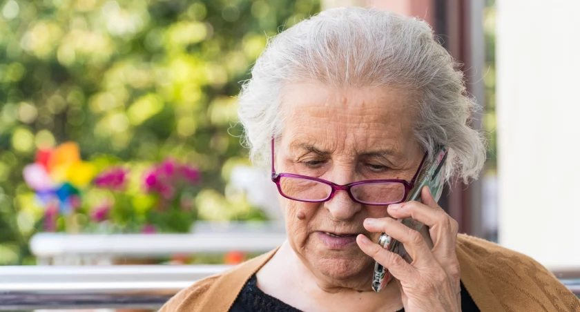 Seniorze! Uważaj na siebie! Oszuści nie śpią