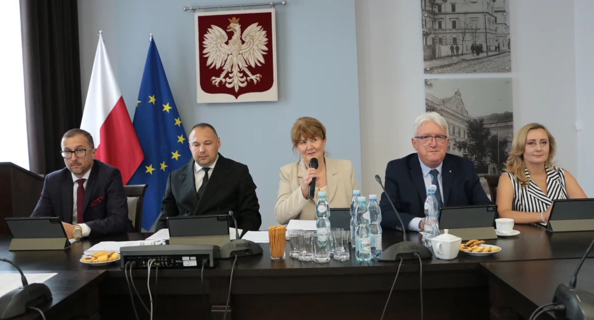 Radni dzielili pieniądze. Sporo pójdzie na drogi. Skorzysta również COM 