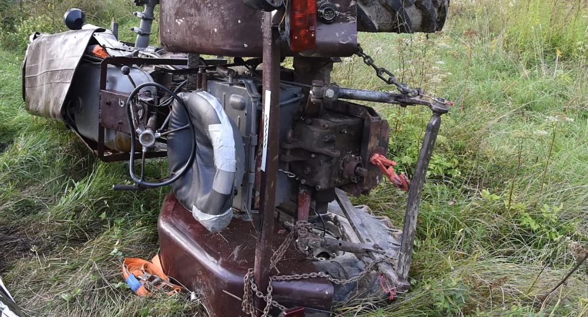 Zginął przygnieciony przez traktor. Tragedia w Kramarzówce