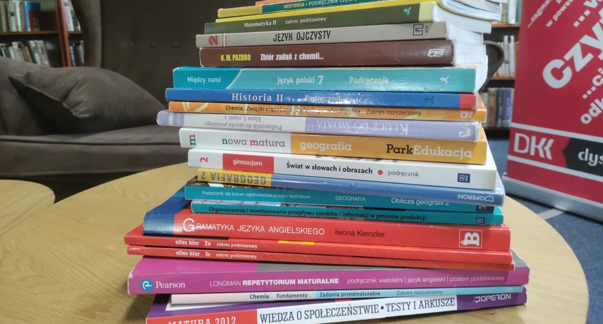 Podręczniki wracają do szkół. Pomysłowa akcja biblioteki 