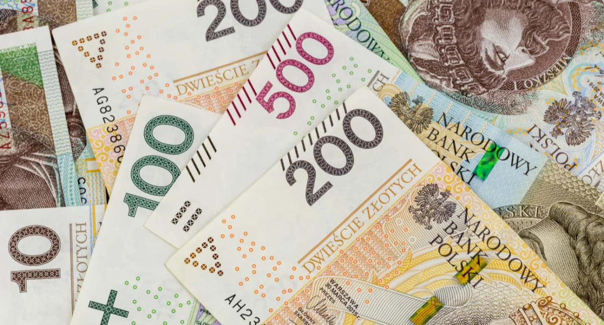 Chciała zainwestować w metale szlachetne, ropę i kryptowaluty. Straciła prawie 50 tys. zł
