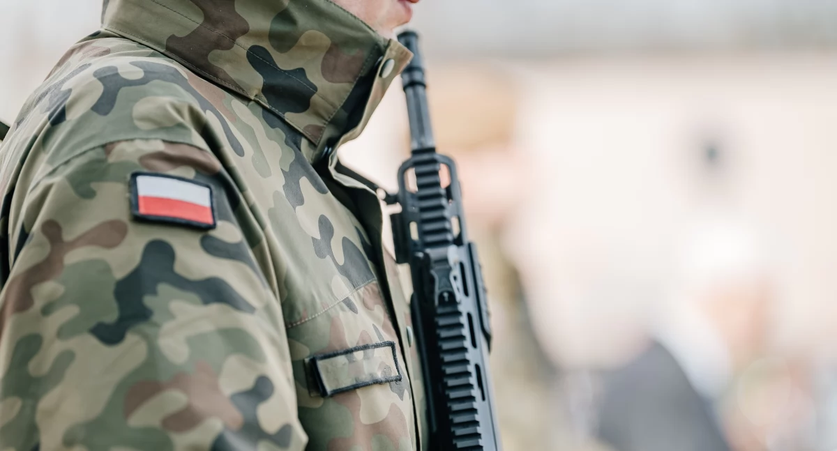 Podczas przekazywania broni padły niekontrolowane strzały. Ranni żołnierze z Żurawicy