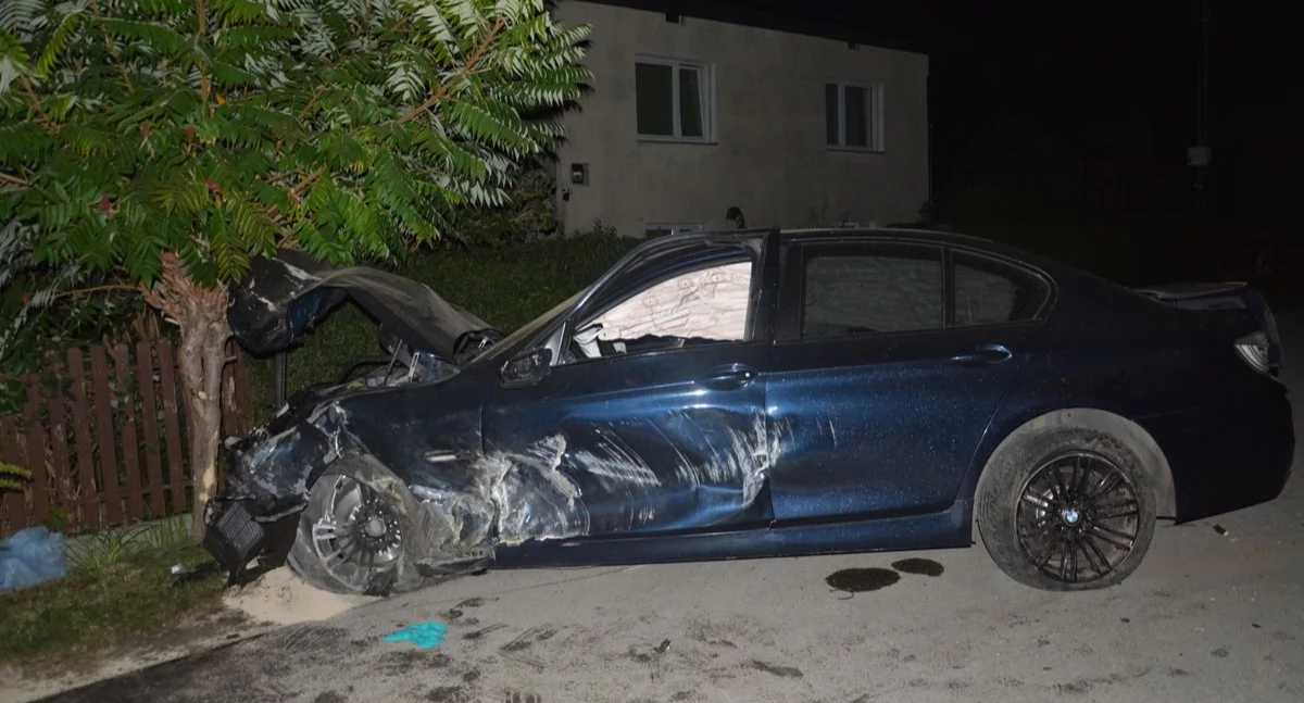 32-letni kierowca bmw zginął na miejscu. Jego pasażer trafił do szpitala