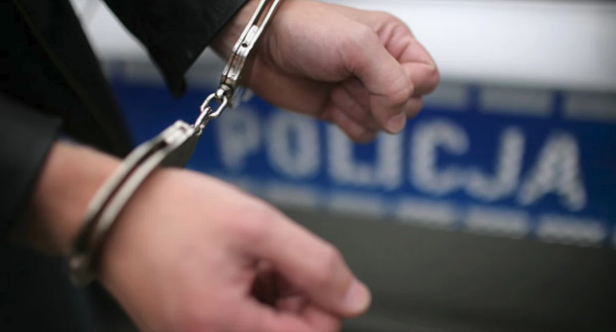 Zabrali cudzą własność znalezioną pod sklepem. Odpowiedzą za kradzież