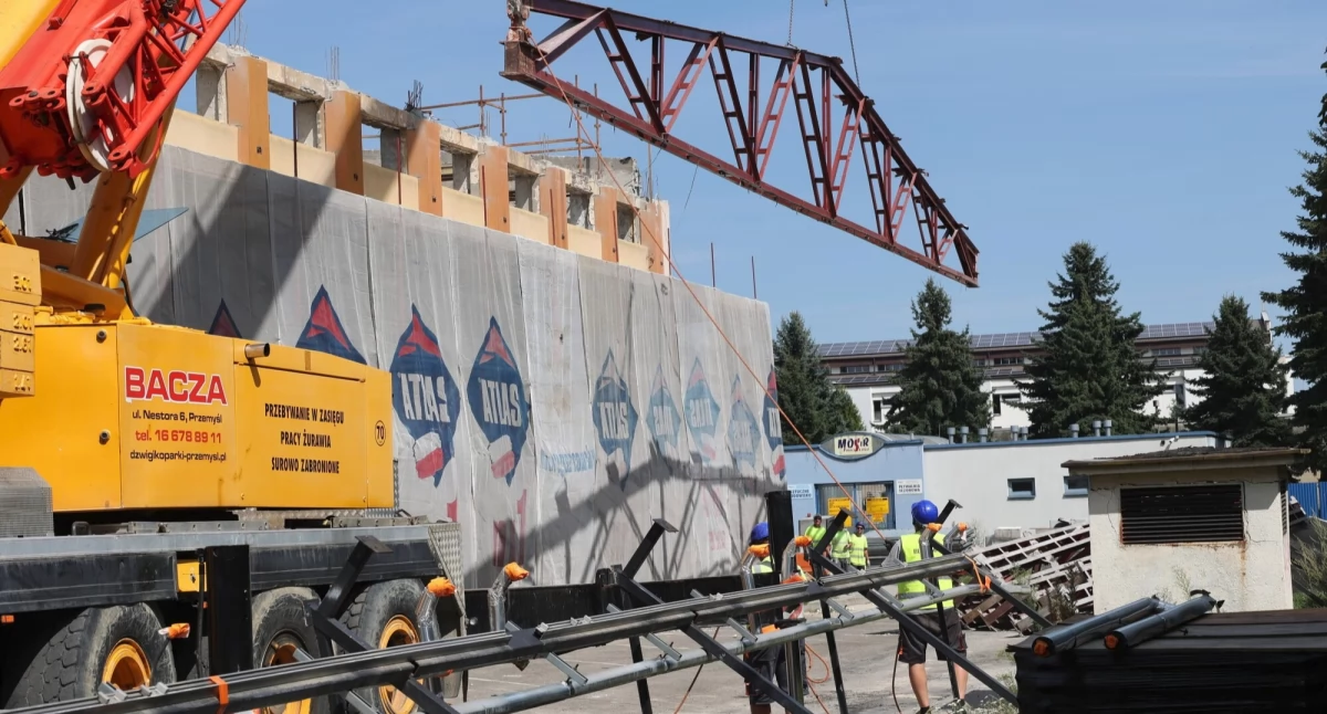 Remont hali idzie zgodnie z planem. Finał jesienią przyszłego roku