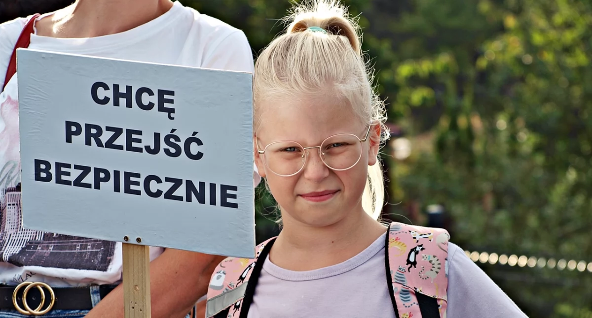 Mieszkańcy ulicy Krakowskiej walczą o przejście, walczą o swoje bezpieczeństwo [ZDJĘCIA]