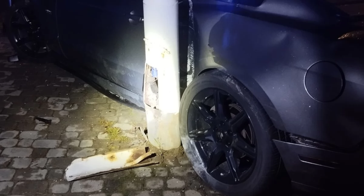 Jazdę zakończył na latarni