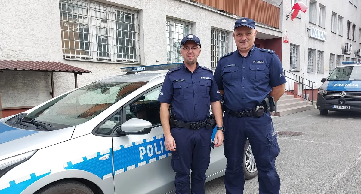 Wynieśli seniorkę z ogarniętego pożarem domu. Ich postawę doceniono
