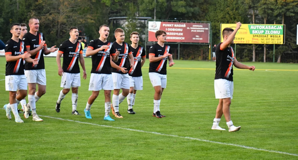Twierdza Tuczempy. Beniaminek liderem V ligi okręgowej