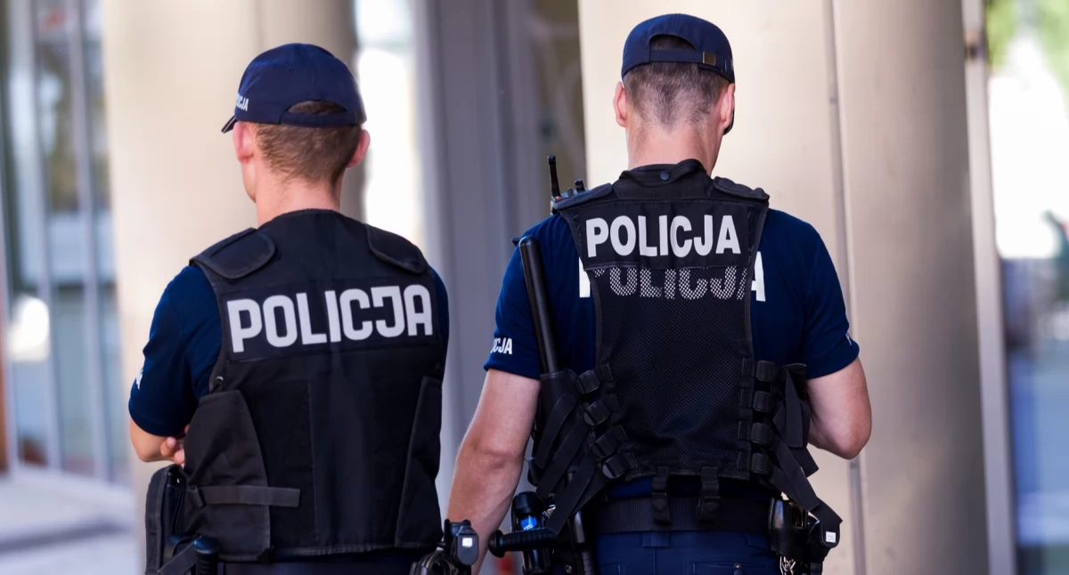 Pomogli seniorce wymienić koło