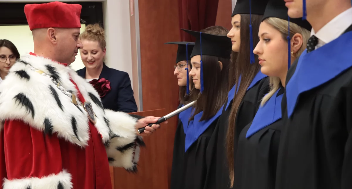 Nowe władze, nowy początek. Na uczelni kolejny raz wybrzmiało „Gaudeamus igitur” [ZDJĘCIA]